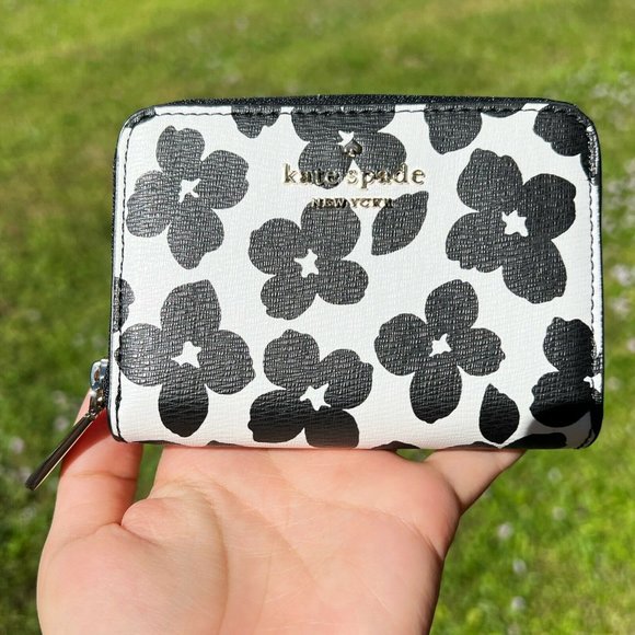 kate spade Handbags - Kate Spade Zip Around Card Case Wallet